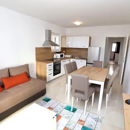 Charming 2-bedroom With Stunning Views In Okrug Gornji Trogir