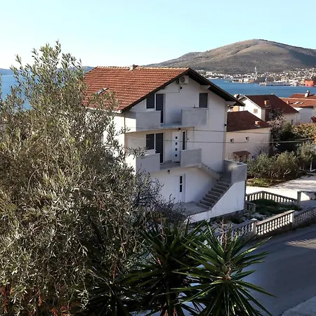 Apartman Charming 2-bedroom With Stunning Views In Okrug Gornji Trogir