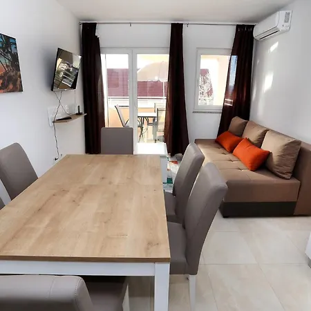 Charming 2-bedroom With Stunning Views In Okrug Gornji *