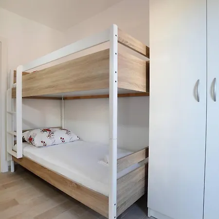 Charming 2-bedroom With Stunning Views In Okrug Gornji *