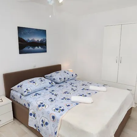 Charming 2-bedroom With Stunning Views In Okrug Gornji *