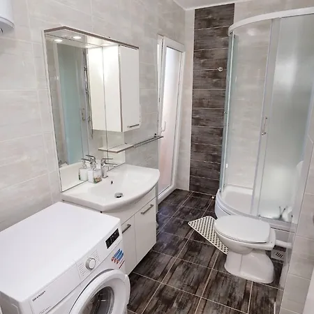Charming 2-bedroom With Stunning Views In Okrug Gornji *
